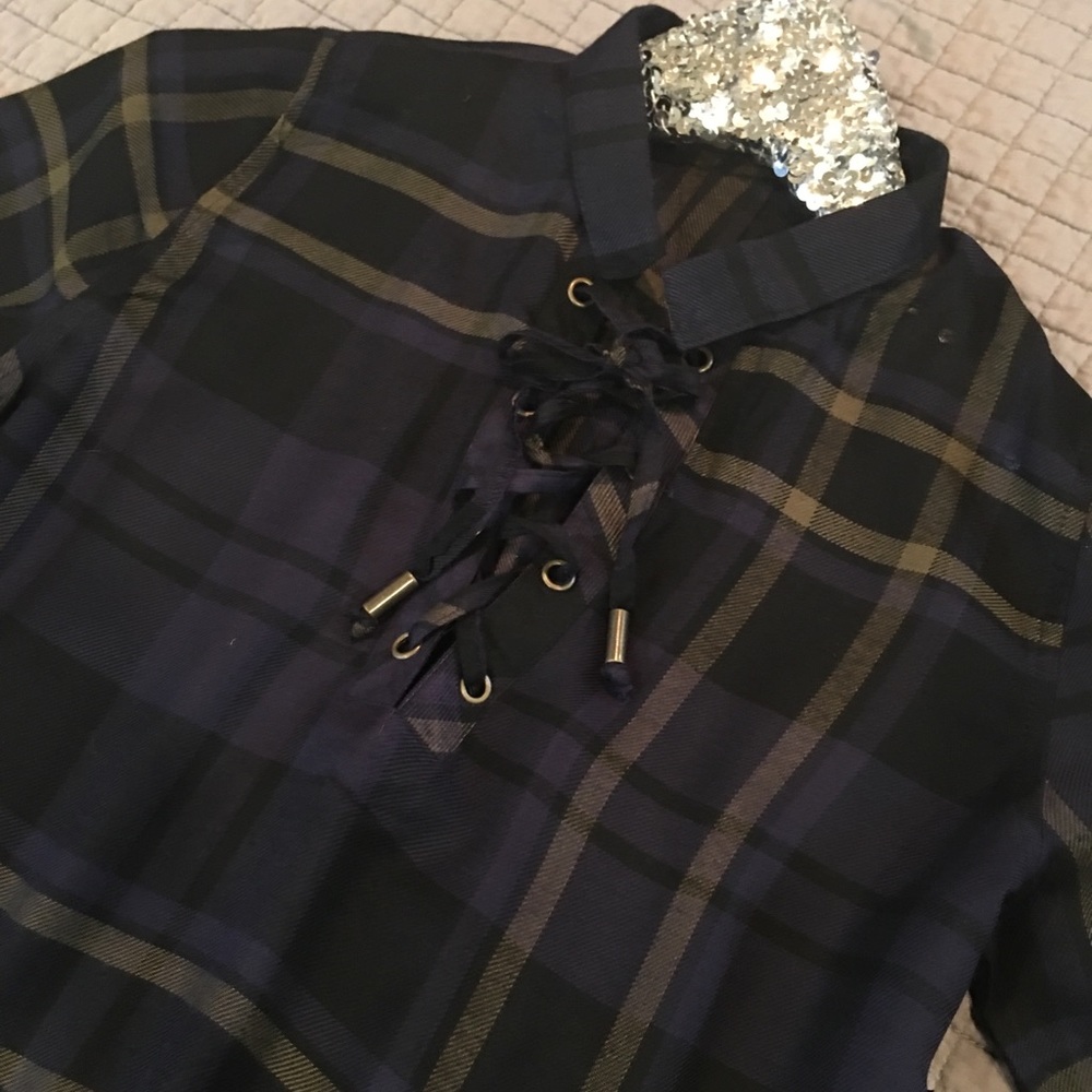 ❤️ Host Pic ❤️ Lace Up Paige Plaid shirt. - Picture 5 of 6